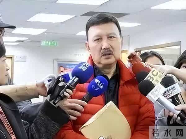 曾是一代歌王,却沦为人尽皆知的台独分子,如今家破人亡下场凄凉