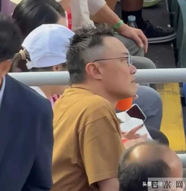 陈奕迅剪掉多年卷发 新发型被吐槽显秃 侧面不均匀和谢霆锋撞型了