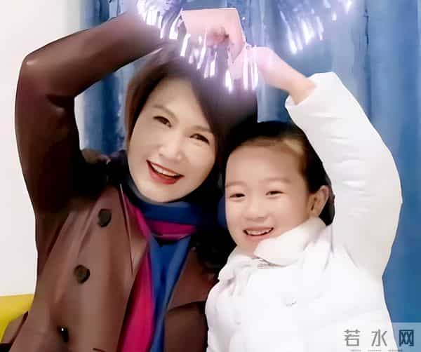 同居多年却没领证,38岁高龄产下女儿,当爱人离世后她如今怎样