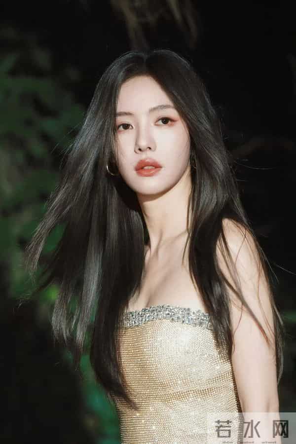 蔡文静抹胸裙超美