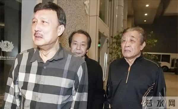 曾是一代歌王,却沦为人尽皆知的台独分子,如今家破人亡下场凄凉