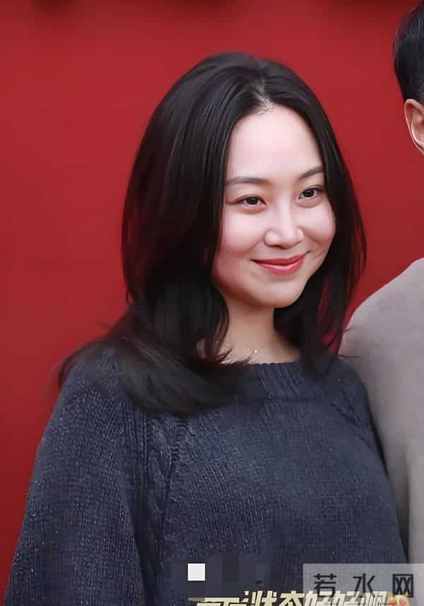 杨佑宁媳妇身材简直堪比梦露啊,肉肉的性感又火辣 看得人目不转睛