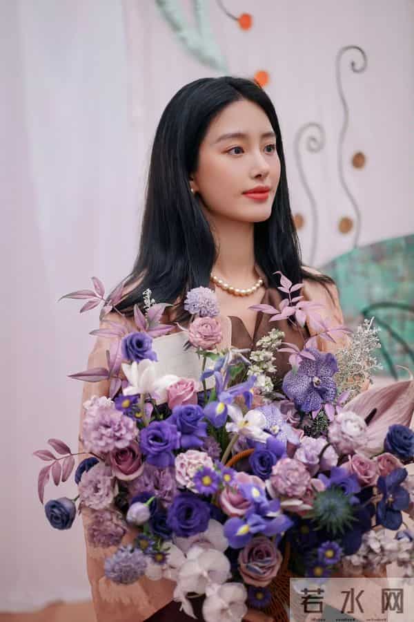 杨采钰和妈妈合照曝光,杨妈妈漂亮又有气质,看起来好年轻的呀!