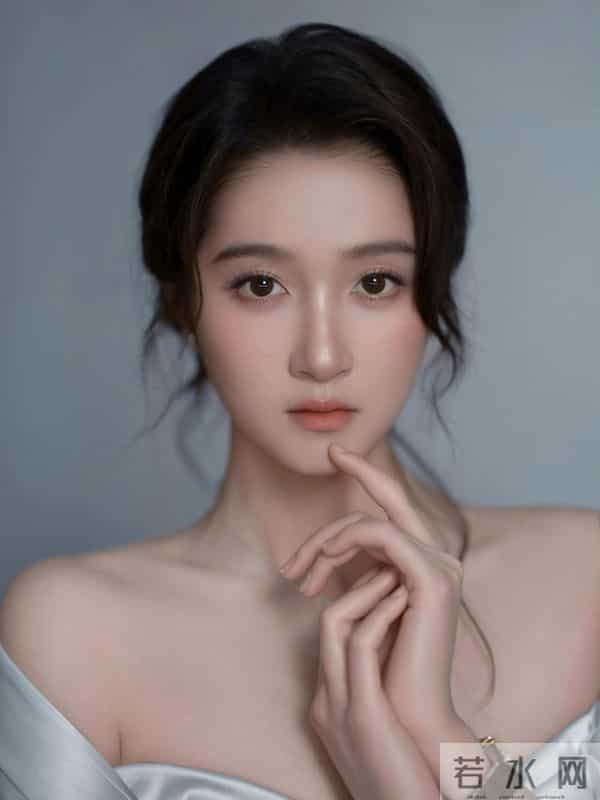 27岁关晓彤最新美照大胆的低胸裙真性感！