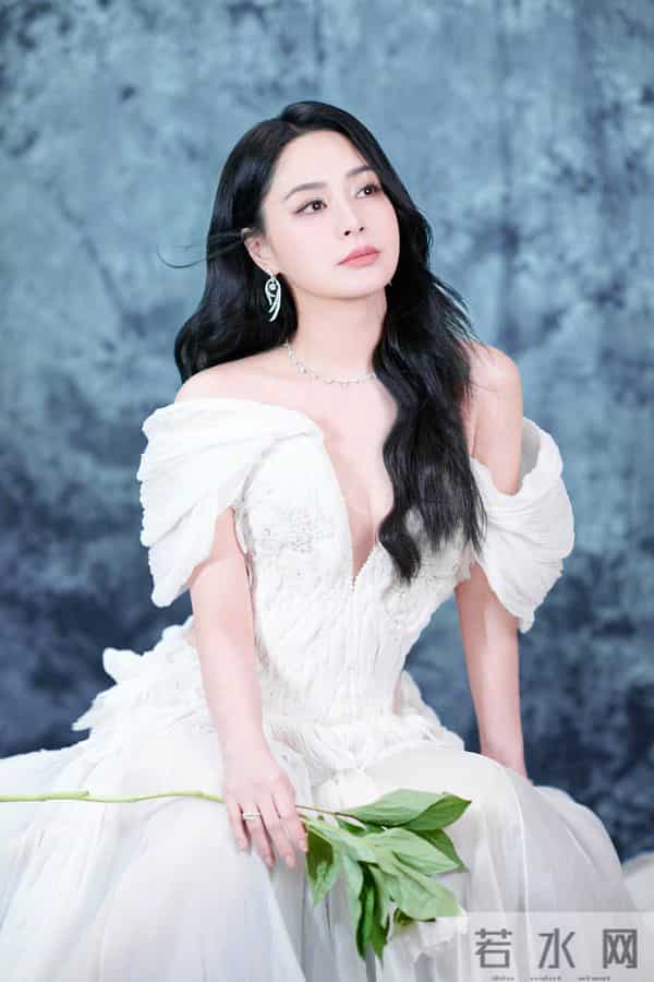 女神钟欣潼——魅力无法抵挡,这身材简直是极品中的极品!