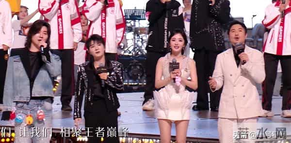 人民日报专访,揭开32岁周深的真实处境,原来那英说的一针见血