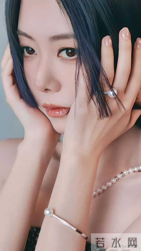 谭松韵今日造型太惊喜了!全新发型搭配黑色礼服衬得她优雅又迷人