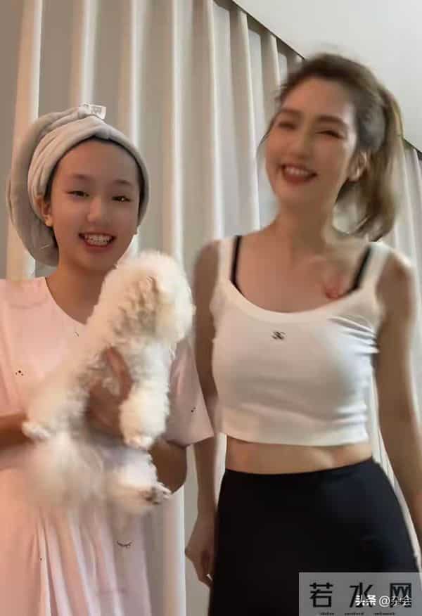 洪欣夫妇北京带娃过万圣，张丹峰和继子超亲，儿女高挑好欢乐！