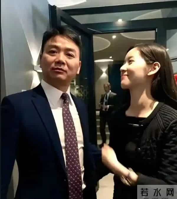 刘强东朋友圈秀恩爱!自嘲在章泽天面前失去自信,紧跟潮流很年轻