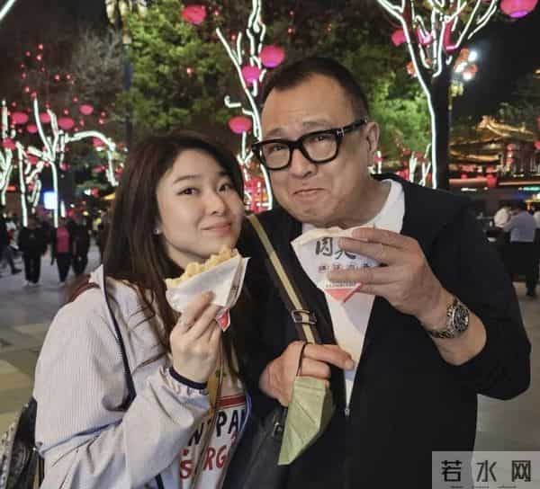 许绍雄家属呼吁亲友不要送花圈花篮，直接送钱，目的意想不到