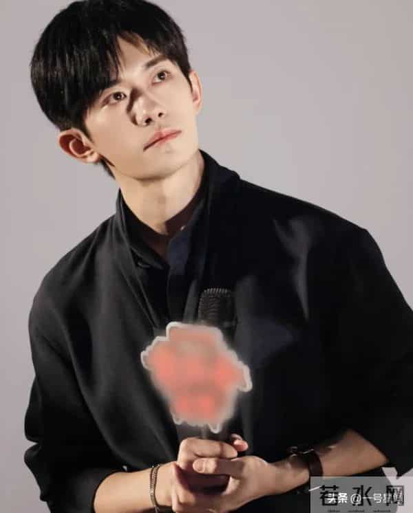 钱赚够了不装了?被曝"丑闻"的易烊千玺,揭开了内娱"恶俗"的一面