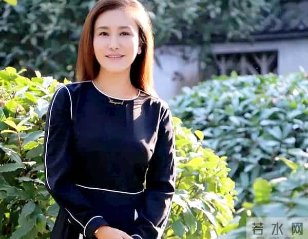 同居多年却没领证,38岁高龄产下女儿,当爱人离世后她如今怎样