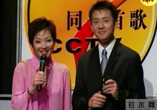 前最帅央视主持人复出,56岁已满头白发,回应身价百亿总裁传闻