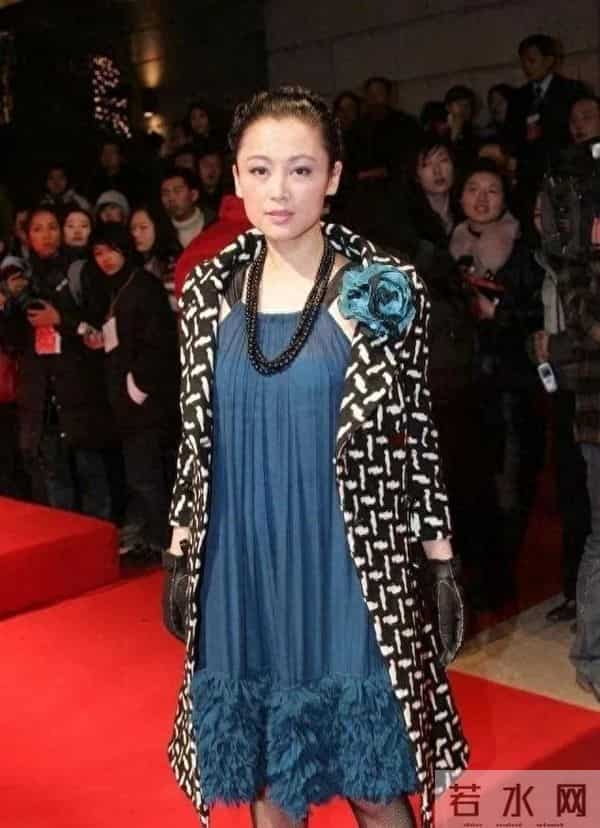 陈红出席活动 脸蛋依旧是公认的漂亮 明明是美人却被穿搭拉低了质感