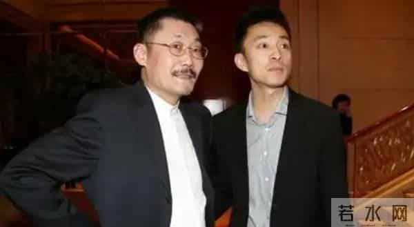 前最帅央视主持人复出,56岁已满头白发,回应身价百亿总裁传闻