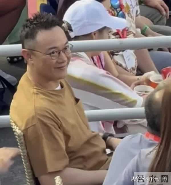 陈奕迅剪掉多年卷发 新发型被吐槽显秃 侧面不均匀和谢霆锋撞型了