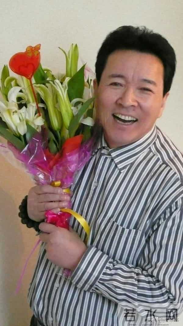 同行不同命!他15岁演戏44岁走红却英年早逝,哥哥是我们熟悉的人