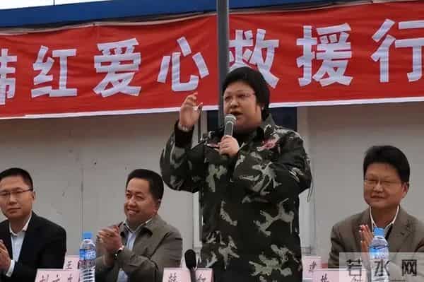 曾经韩红自曝大学时是校花,看看她年轻时的照片,身材纤瘦