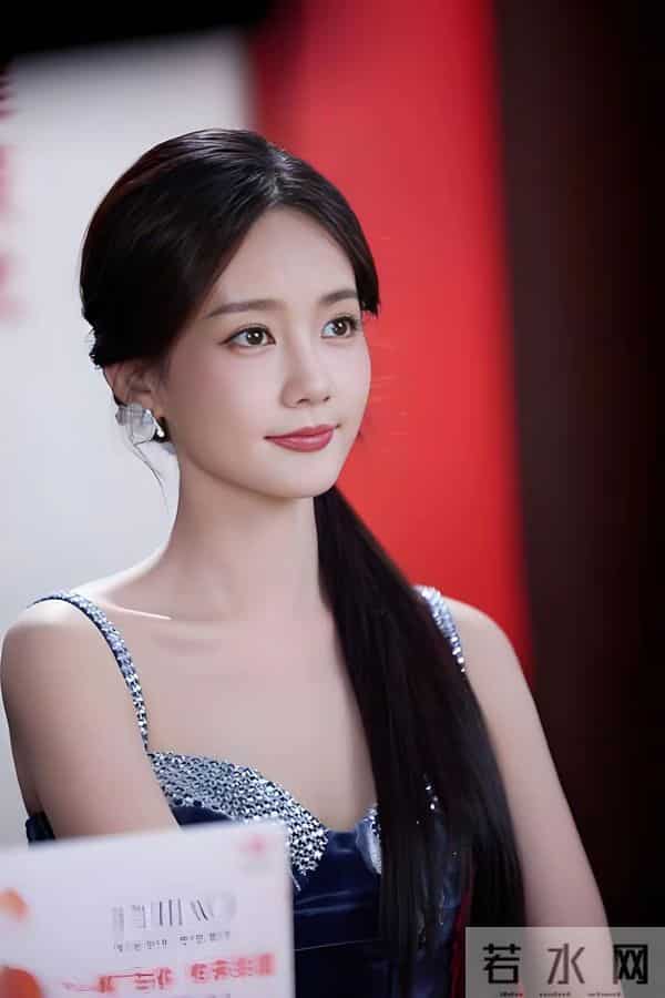 李一桐这身材真的太好了,35岁的年纪,不大不小,成熟稳重又可爱