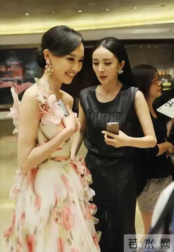 杨幂伴娘,王家卫一语道破真相,这才明白,杨幂和唐嫣为什么会闹掰