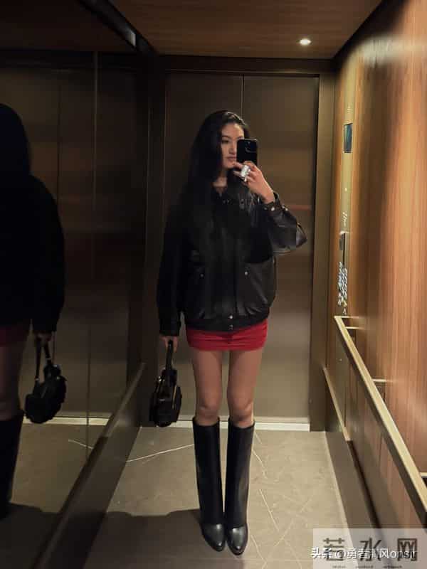 任达华一家意大利参加婚礼,20岁任晴佳身材高挑,又瘦又美如超模