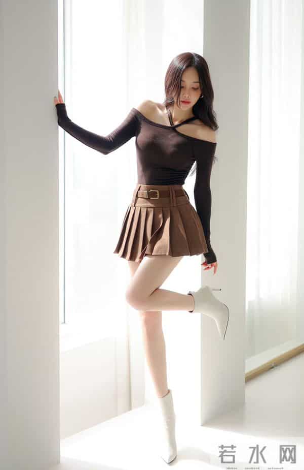 孙允珠棕色吊带短裙套装