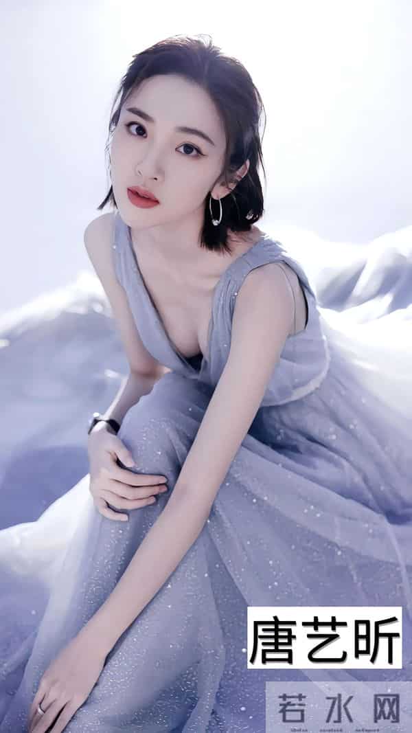 深V才是必杀技!姐姐一弯腰,全场心跳都漏拍