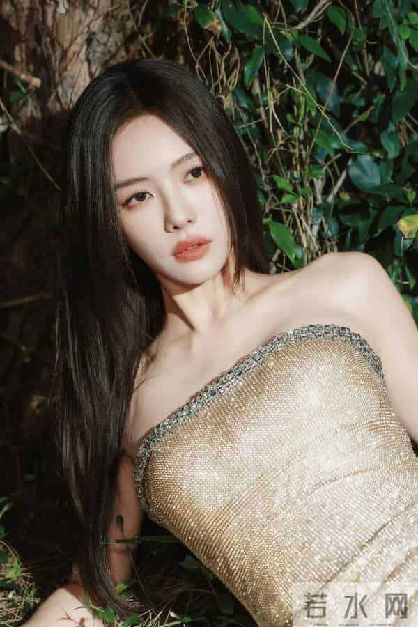 蔡文静抹胸裙超美