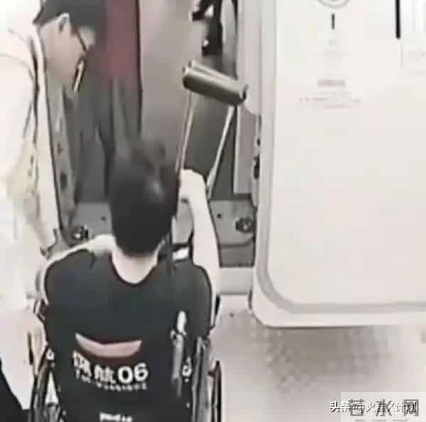 郑智化感谢“封杀”,称本想用“屁滚尿流”,自曝3天后注销微博