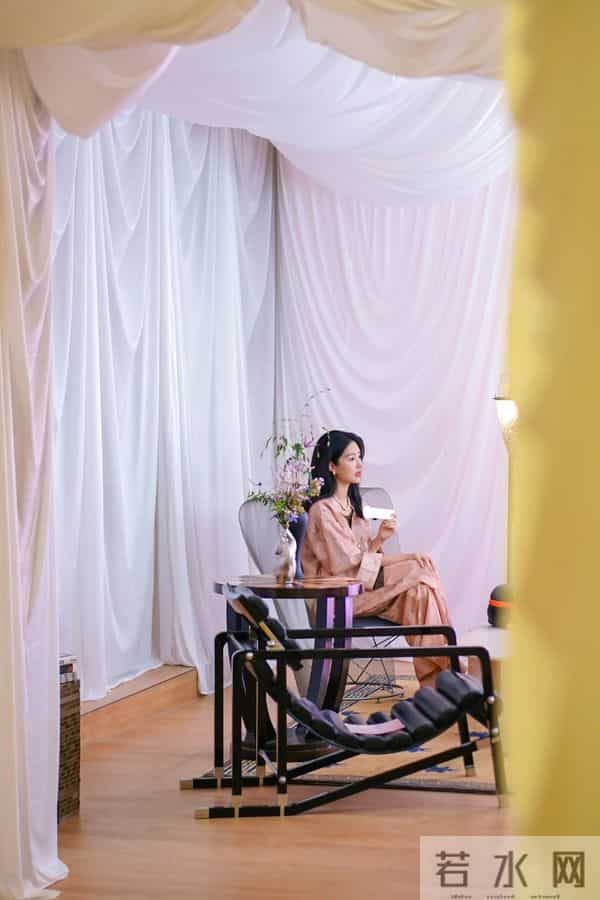 杨采钰和妈妈合照曝光,杨妈妈漂亮又有气质,看起来好年轻的呀!