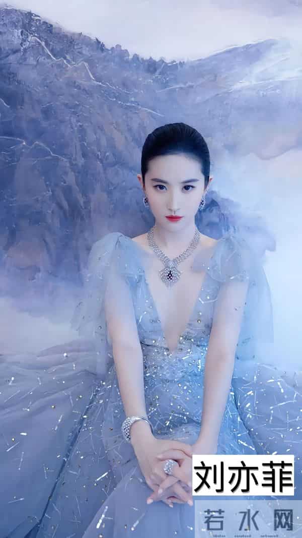 深V才是必杀技!姐姐一弯腰,全场心跳都漏拍