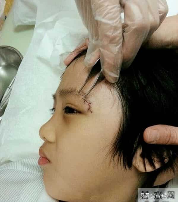 吴镇宇没想到!17岁费曼近照惊呆网友:昔日萌娃变30岁大叔?