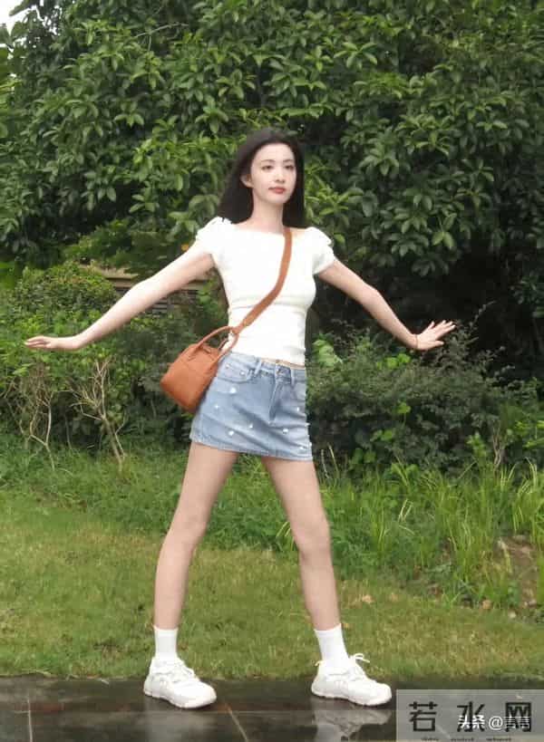 王楚然 蜂腰长腿肌肤如雪，笔直修长大白腿，不愧是上戏校花