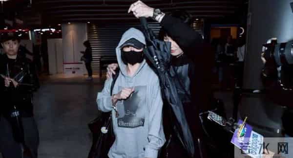 大S离世9个月后，小S现身权志龙演唱会，悬着的心终于放下了