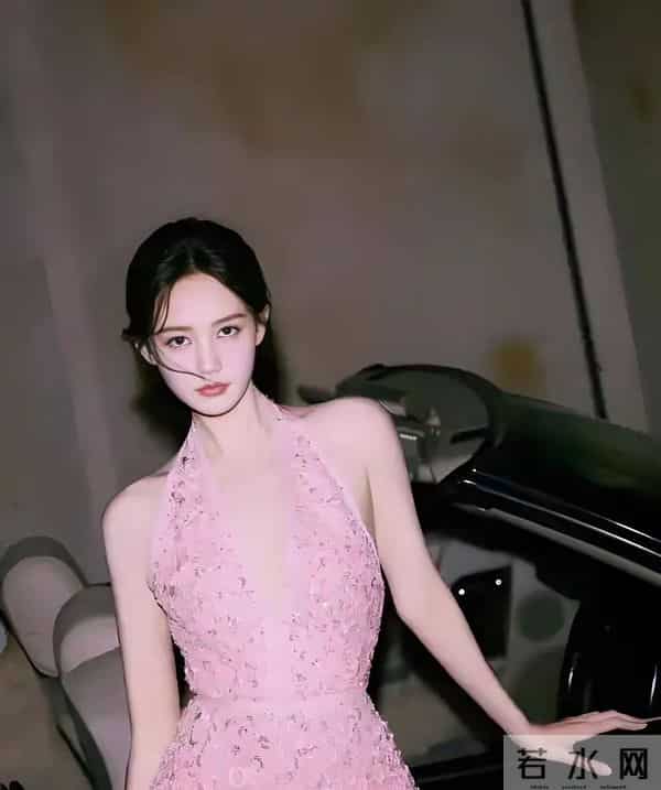 李一桐这身材真的太好了,35岁的年纪,不大不小,成熟稳重又可爱