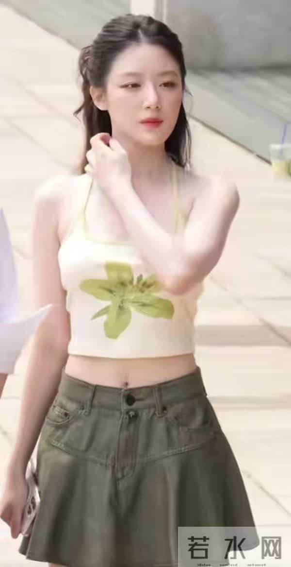 惊呆了,叶舒华竟然是这样穿的,风情万种动人心!