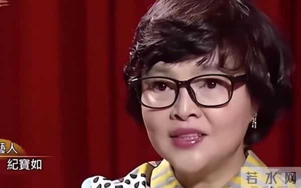 她5岁出道,13岁被逼着打抑制发育针,如今60多岁依然顶着一张童颜