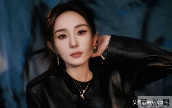 杨幂伴娘,王家卫一语道破真相,这才明白,杨幂和唐嫣为什么会闹掰