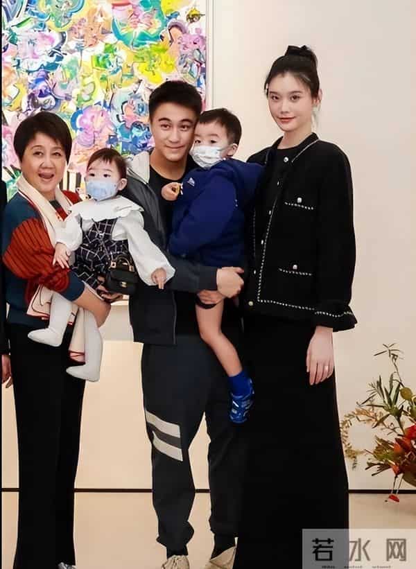 奚梦瑶给女儿庆生,兄妹俩露正脸长很像,4岁Romee背香奈儿好时髦