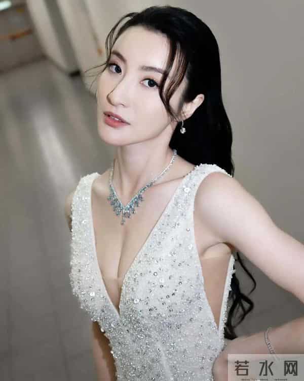 38岁TVB视后拍摄新剧出现意外,坐轮椅入院一举动令粉丝忧心