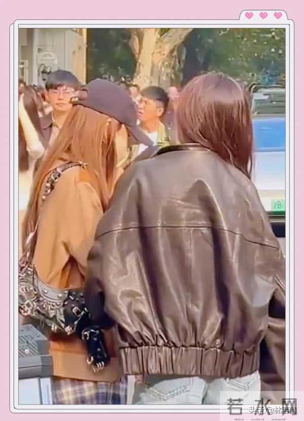 Angelababy和闺蜜现身上海街头被偶遇，baby打扮时髦，少女感十足