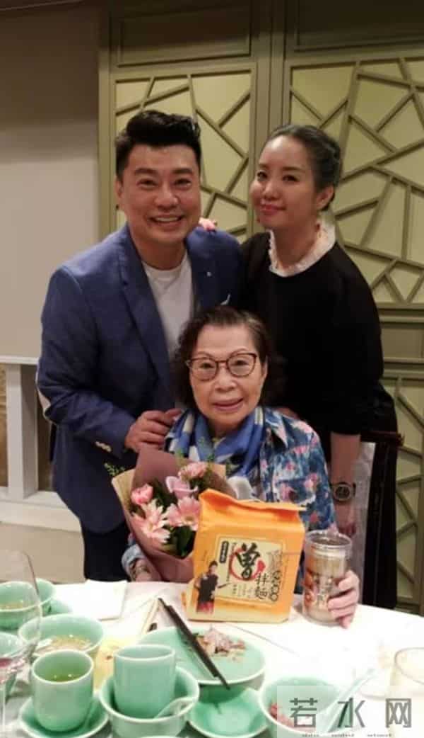 TVB男星早年照流出!曾想走情歌王子路线,不婚不育爱情长跑多年