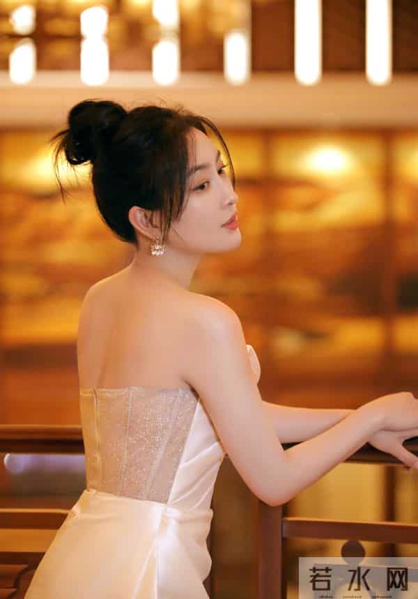 马苏——娇艳欲滴,饱满酥胸,白皙圆润,宛如仙女坠入凡间