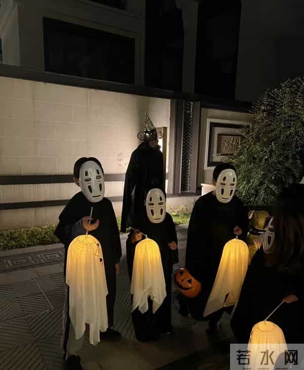 夏露更新动态,晒和儿子万圣节cos照,美貌真的很吸睛马龙太幸福