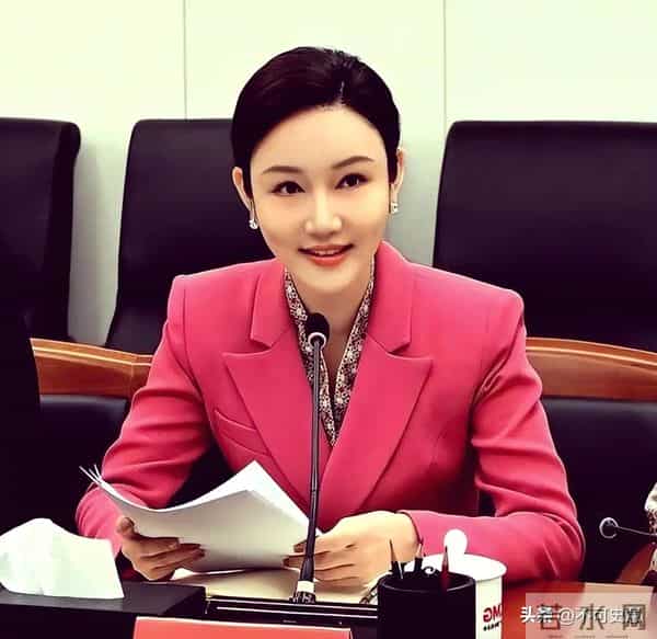 至今未婚的5位央视女主持,明明私生活干净,为何依旧单身?