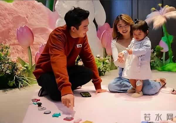 程晓玥官宣怀二胎!孕反严重仍跨国工作,孕肚明显状态依旧在线