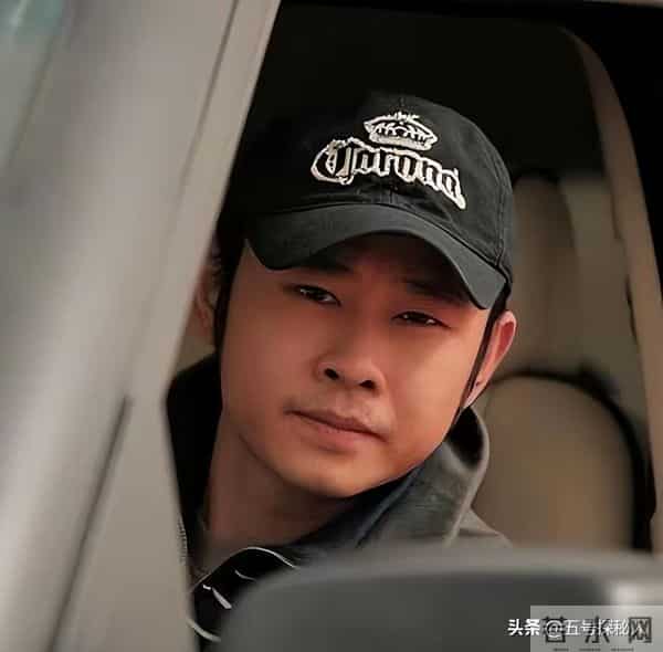 离婚33年后,再看刀郎“和富商私奔”的前妻,她后悔俩字说烂了