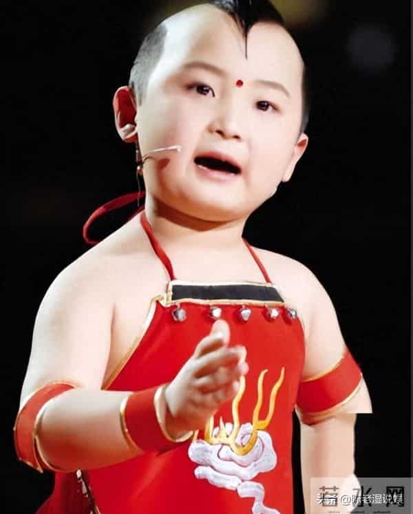 6岁上春晚年入百万,被父母“吸干血”的邓鸣贺,去世前年仅八岁