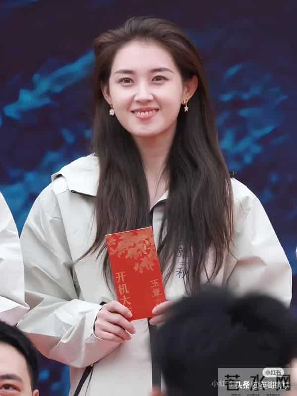 文荣奖红毯秀最美十位女演员,赵晴第2徐娇第9,榜首是短剧一姐