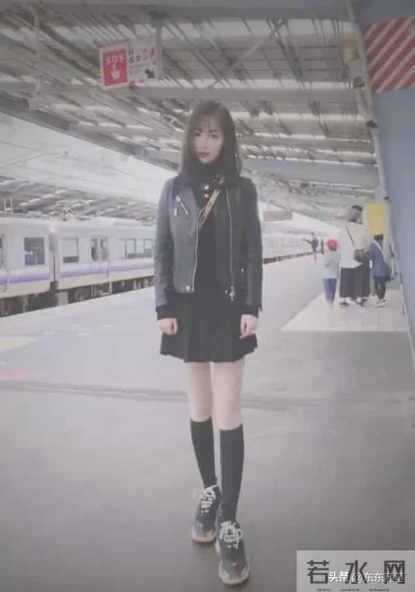 马蓉离开王宝强9年后更美了,走机场不忘秀玉女腿,越活越像明星